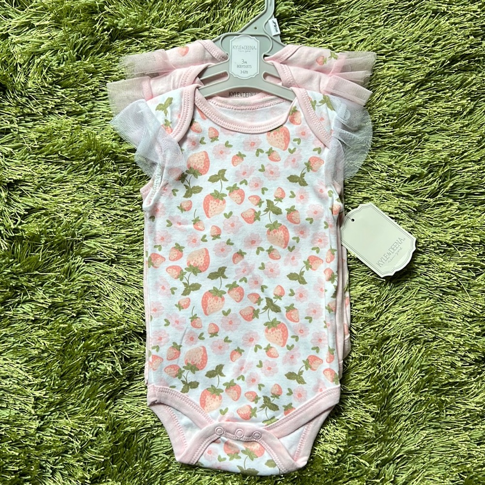 Kyle & Deena Baby Girl Onesie 3 Piece Set Ruffle  Strawberry Pink Floral NWT